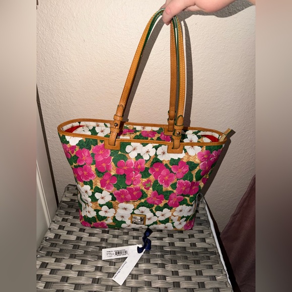 Dooney & Bourke Leisure Shopper Floral Tote – Fuchsia Hibiscus Floral Tote - Picture 15 of 16